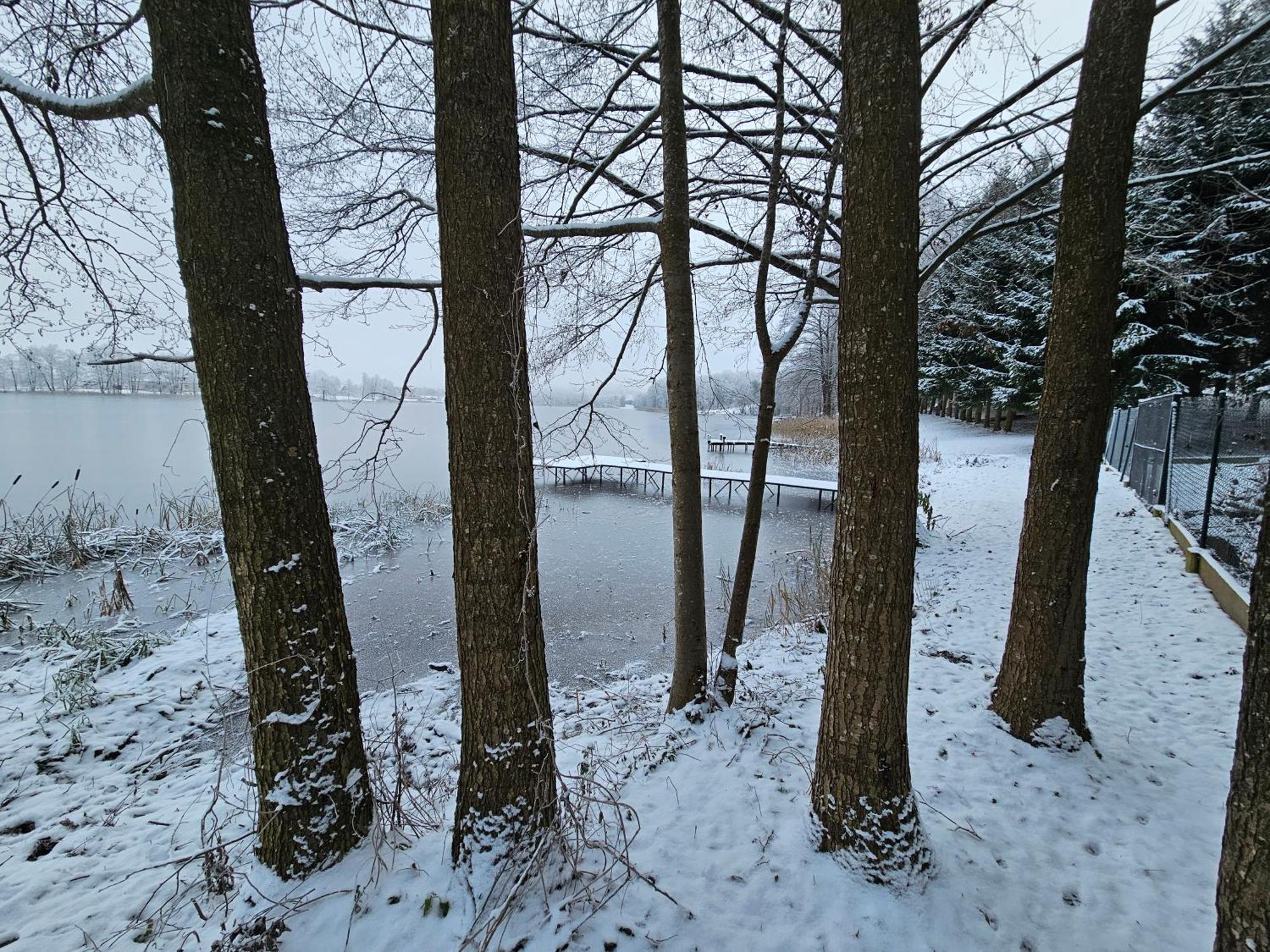 Lepaki Lake Moldzie Bagian luar foto